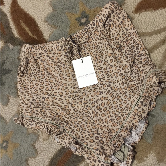 SOLD 🛑 Spell Frankie shorts Large - Picture 2 of 3